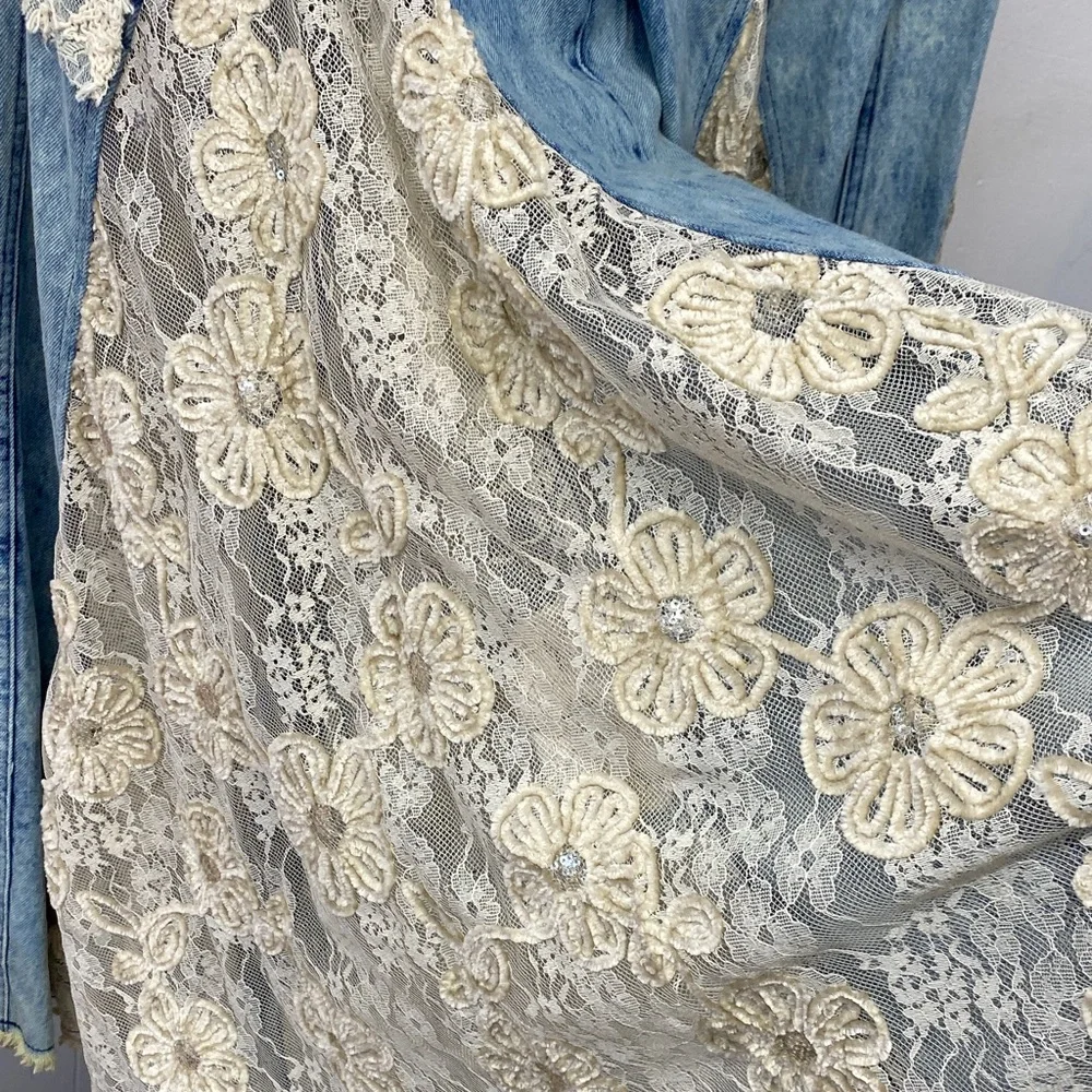 Elegant Blue Lace Patchwork Flare Jeans - Picture 4 of 4